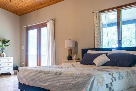 Cozy 2 Bedroom Cabin Nestled In Wooded Hideaway Monterey Luaran gambar