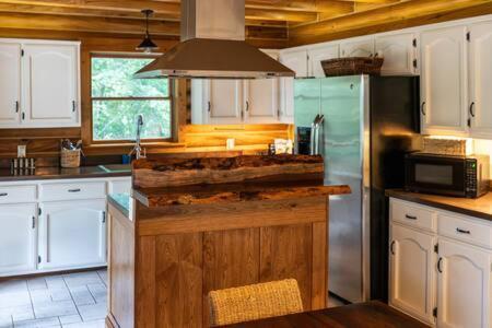 Cozy 2 Bedroom Cabin Nestled In Wooded Hideaway Monterey Luaran gambar