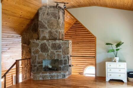 Cozy 2 Bedroom Cabin Nestled In Wooded Hideaway Monterey Luaran gambar