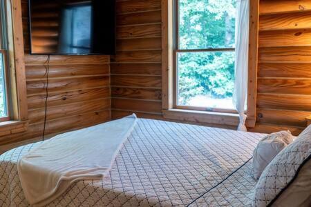 Cozy 2 Bedroom Cabin Nestled In Wooded Hideaway Monterey Luaran gambar