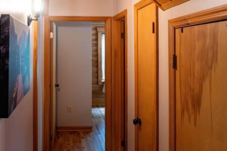 Cozy 2 Bedroom Cabin Nestled In Wooded Hideaway Monterey Luaran gambar